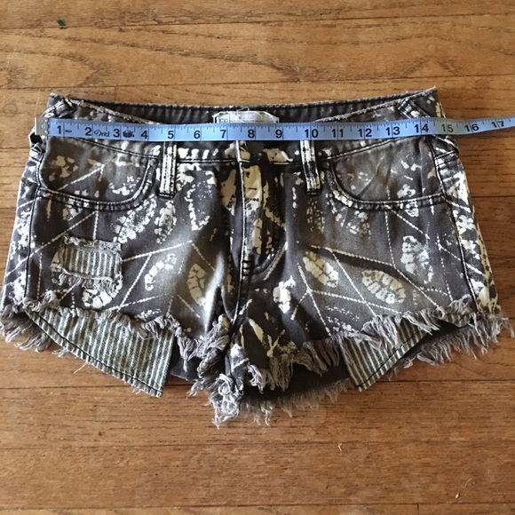 FP Shorts - Picture 5 of 6